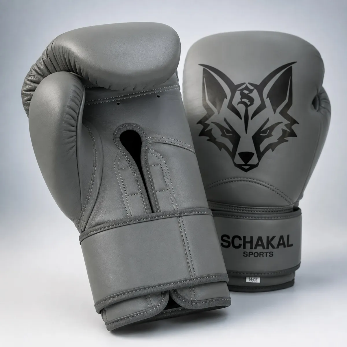 Nahaufnahme eines grauen Schakal-Boxhandschuhs